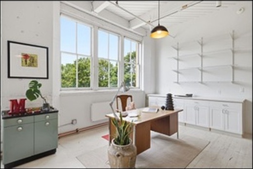 Office nook with shelves